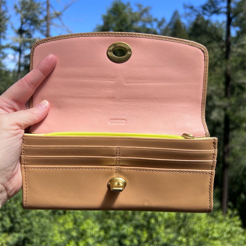 VINTAGE COACH Smooth Leather Turn-Lock Wallet Tan w Gold Hardware - Picture 3 of 13